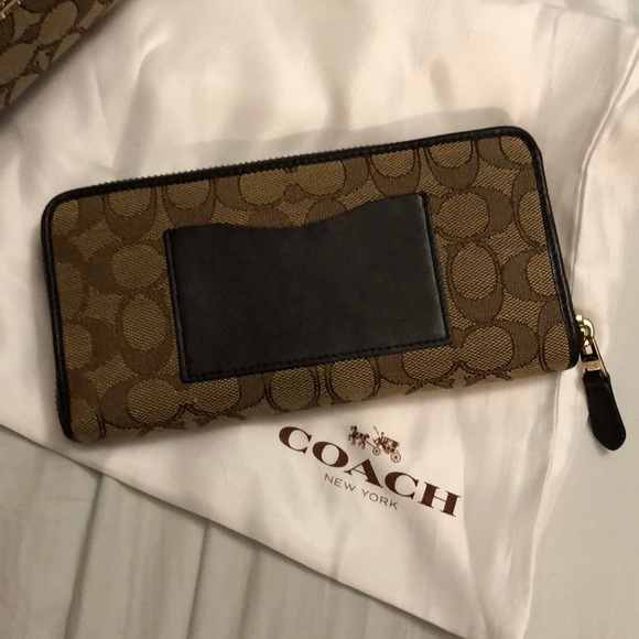 Coach Wallet - Picture 2 of 4